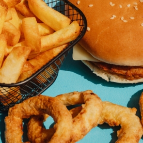 Fast Food: Οι δύο μεγάλες επιστροφές και οι παραδοσιακές δυνάμεις της ελληνικής αγοράς