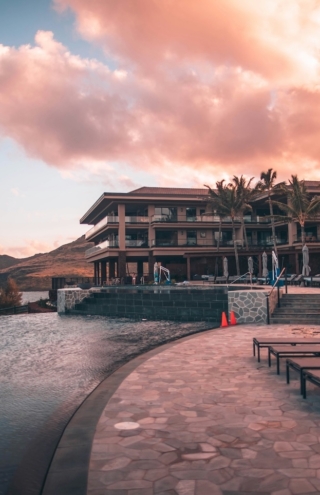 Η πολυτέλεια κάνει check-in στην Ελλάδα