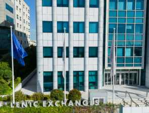 Επενδυτική άνοιξη στο ΧΑ: Σηκώνουν κεφάλαια οι εταιρείες, νέες εισαγωγές και μετατάξεις