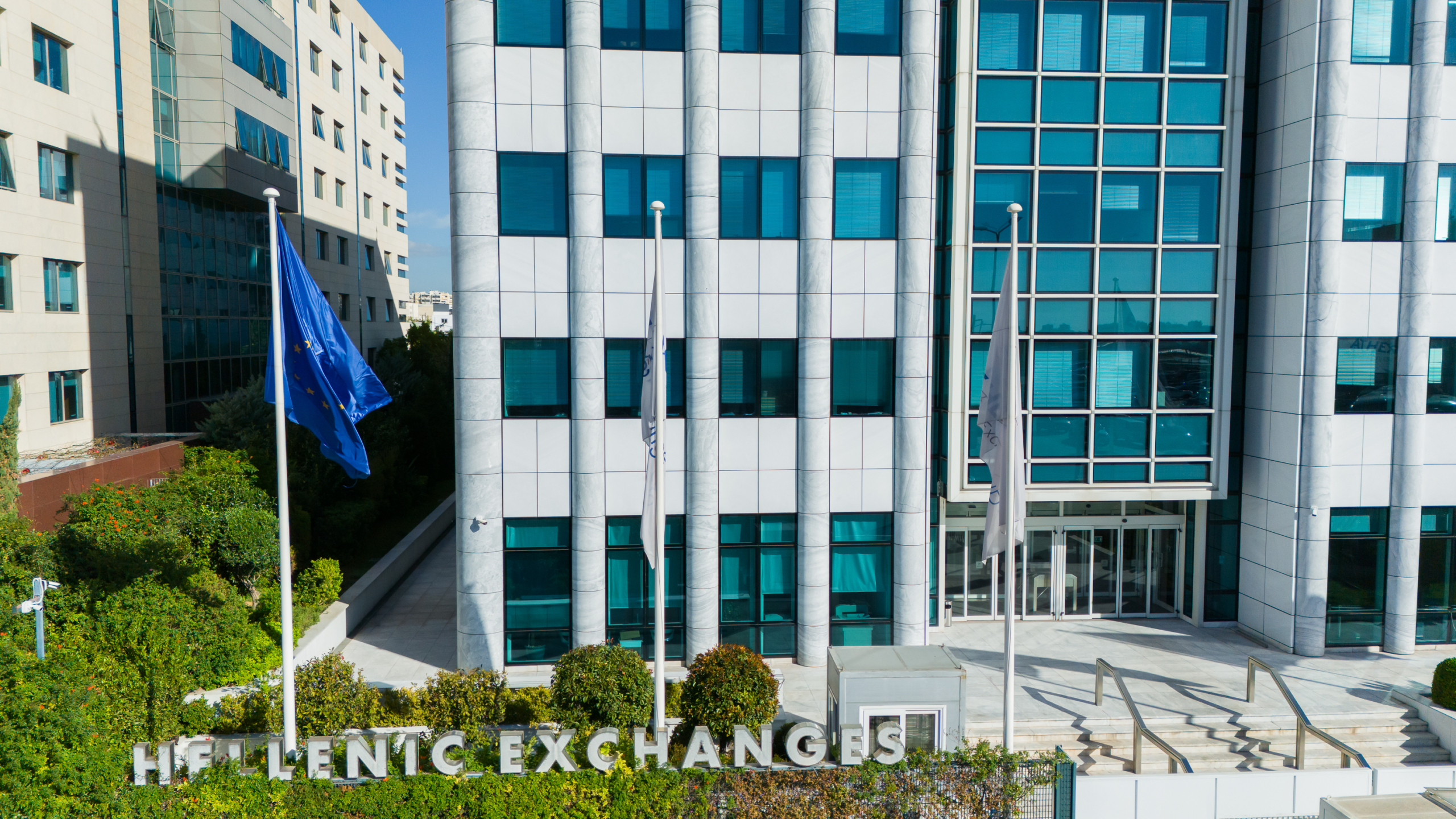 Επενδυτική άνοιξη στο ΧΑ: Σηκώνουν κεφάλαια οι εταιρείες, νέες εισαγωγές και μετατάξεις