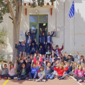 Η Πλαίσιο και η +πλεύση εξοπλίζουν σχολεία ακριτικών νησιών