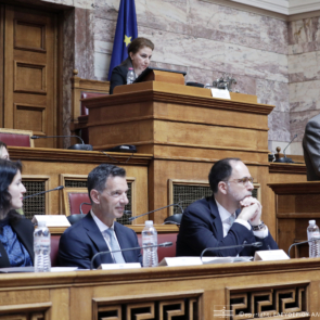 COSMOTE TELEKOM: ΠΑΡΟΥΣΙΑΣΗ ΕΡΓΟΥ ΨΗΦΙΟΠΟΙΗΣΗΣ ΤΕΚΜΗΡΙΩΝ ΒΙΒΛΙΟΘΗΚΗΣ ΒΟΥΛΗΣ
