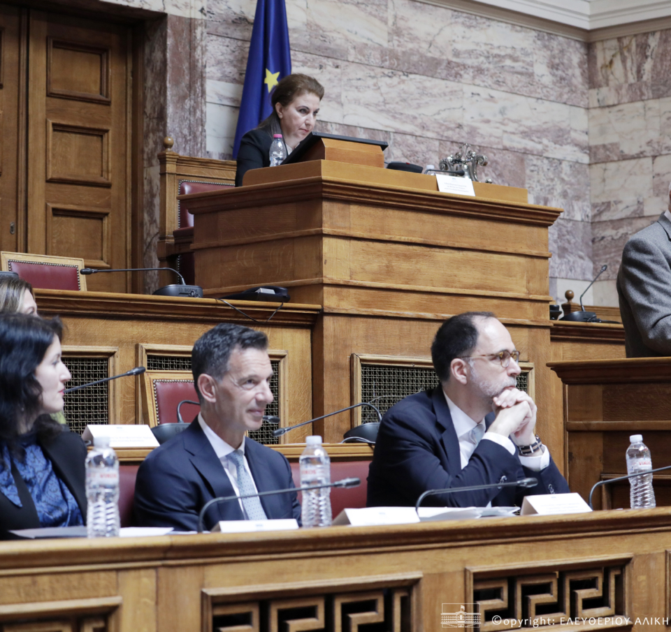 COSMOTE TELEKOM: ΠΑΡΟΥΣΙΑΣΗ ΕΡΓΟΥ ΨΗΦΙΟΠΟΙΗΣΗΣ ΤΕΚΜΗΡΙΩΝ ΒΙΒΛΙΟΘΗΚΗΣ ΒΟΥΛΗΣ