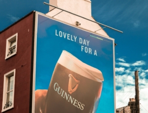 Guinness σε έλλειψη: πραγματική κρίση ή στρατηγικό μάρκετινγκ