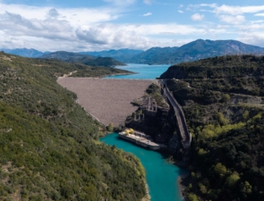 Ο Όμιλος ΔΕΗ και ο Οργανισμός Hydropower Sustainability Alliance εγκαινιάζουν νέα συνεργασία για την ενίσχυση των πρακτικών βιωσιμότητας στην υδροηλεκτρική παραγωγή στην Ελλάδα