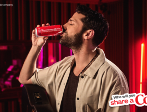 Share a Coke: Η εμβληματική καμπάνια της Coca-Cola επιστρέφει και δίνει το όνομα σου στο φετινό καλοκαίρι!