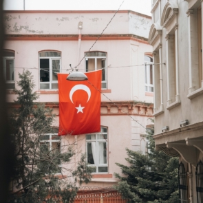 Ποιοι Τούρκοι μεγιστάνες επενδύουν τα κεφάλαιά τους στην Ελλάδα
