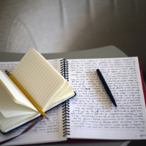 Οι άνθρωποι των λέξεων και των ιστοριών: Δημοσιογράφοι, συγγραφείς και εκδόσεις στην Ευρώπη του 2025