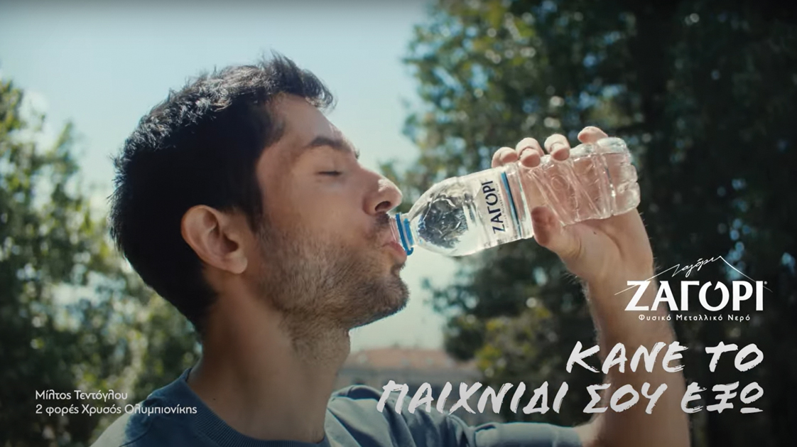 Μέσα στην οθόνη ή έξω στη ζωή; Μια νέα υπενθύμιση για το σώμα, το νου και την επαφή με τον κόσμο