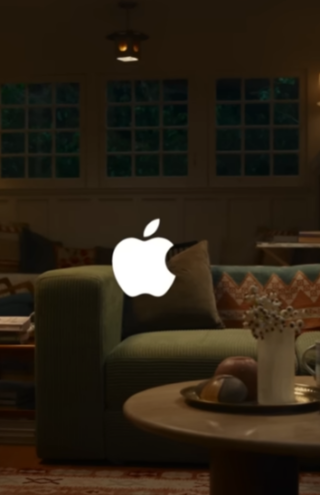 Campaign of the Day: Νέο διαφημιστικό της Apple για τη λειτουργία Clean Up στο iPhone 16 Pro
