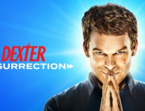 «Dexter: Resurrection»: Η μεγάλη επιστροφή του Μάικλ Σ. Χολ στον ρόλο του δημοφιλούς serial killer τον Ιούλιο στην COSMOTE TV