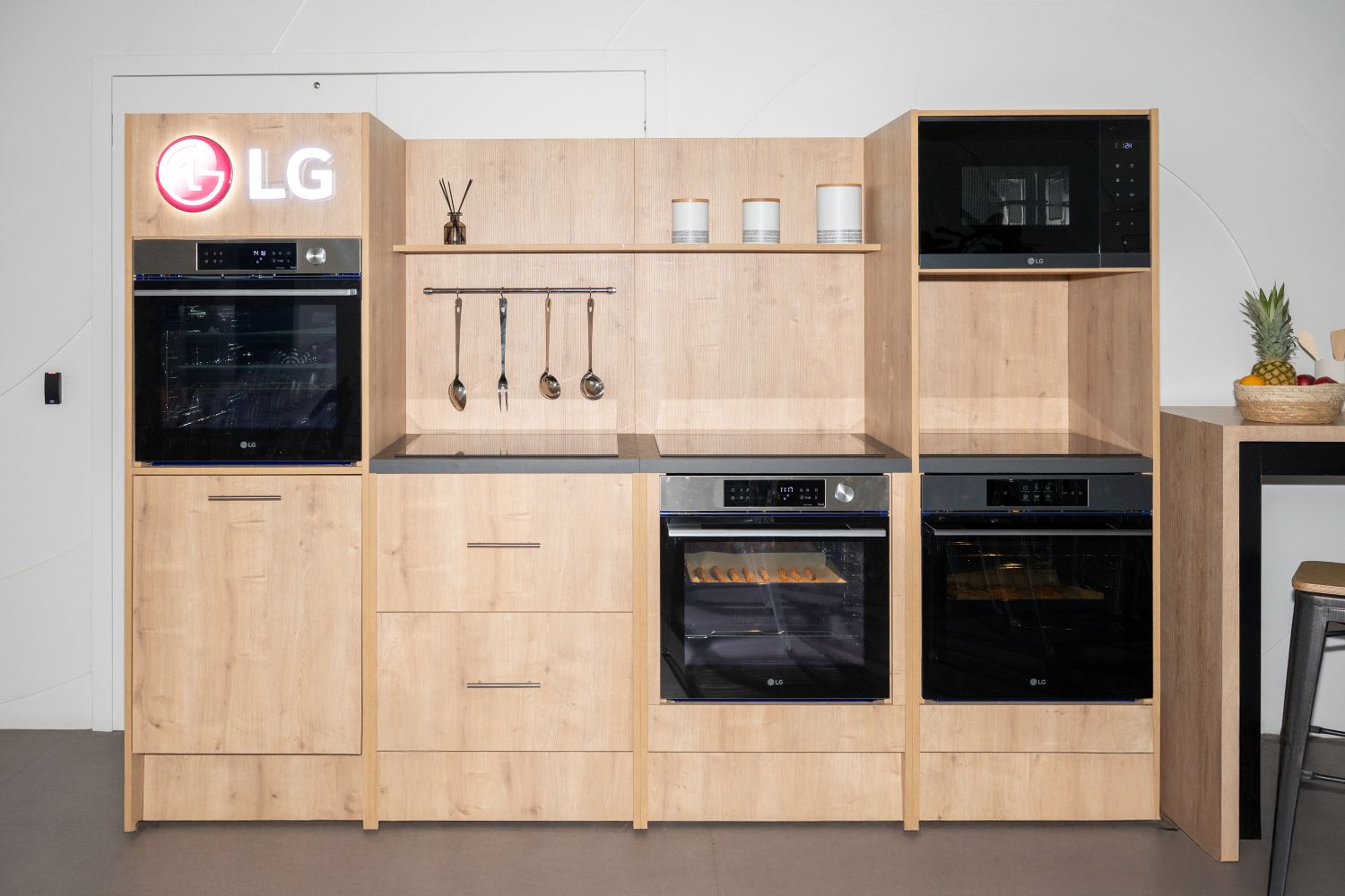 Η LG ΠΑΡΟΥΣΙΑΣΕ ΤΙΣ ΝΕΕΣ ΕΝΤΟΙΧΙΖΟΜΕΝΕΣ ΣΥΣΚΕΥΕΣ ΓΙΑ ΤΗΝ ΚΟΥΖΙΝΑ