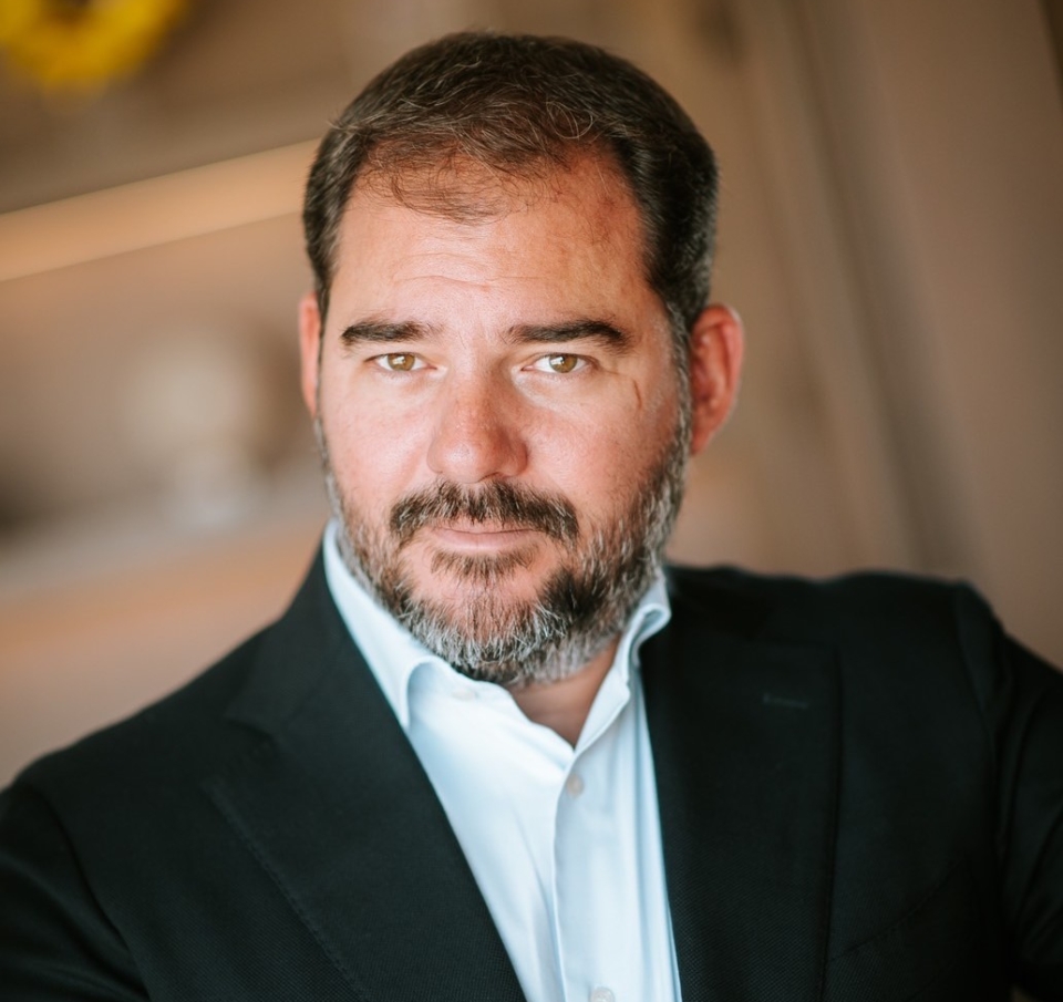 Το Πρόσωπο : Αντώνης Καράτζης