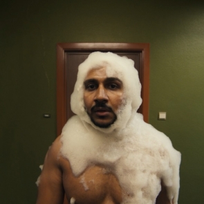 Campaign of the Day: AXE – Χιούμορ, φρεσκάδα και στυλ σε ένα κινηματογραφικό ντους