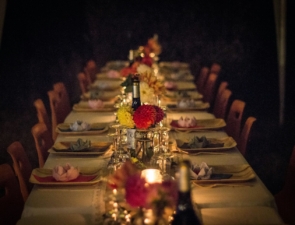 Η νέα πολυτέλεια: από exclusive dinners σε ηφαίστεια, μέχρι ηχητικά ταξίδια με AI