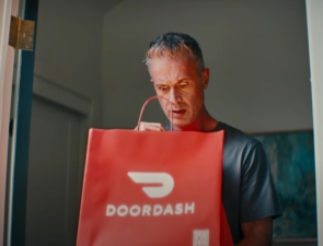 Campaign of the Day: Όταν το καλοκαίρι γίνεται… ταινία τρόμου – Η DoorDash δίνει λύση στους γονείς