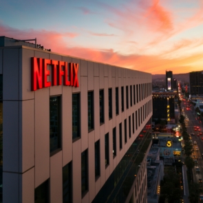 Πως το Netflix αλλάζει τους κανόνες στο streaming με τα καλά και τα κακά του