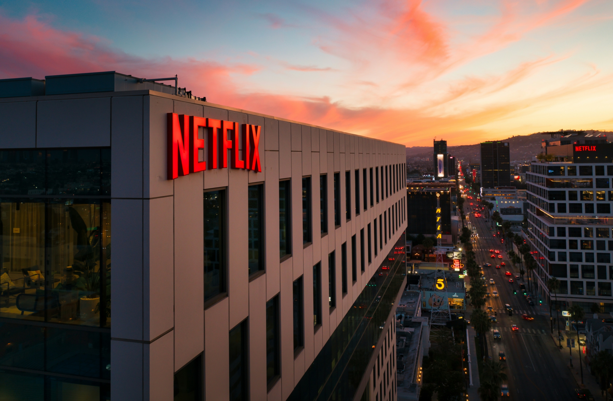 Πως το Netflix αλλάζει τους κανόνες στο streaming με τα καλά και τα κακά του