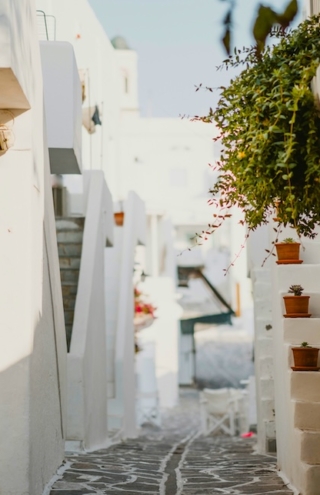 Πάρος και Μήλος οι νέες &#8220;αγαπημένες&#8221; των επενδυτών σε τουριστικά projects