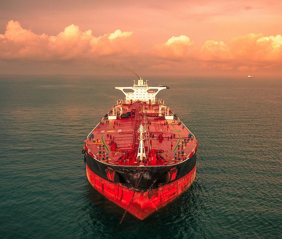 Πώς οι κυρώσεις και η γήρανση του στόλου αλλάζουν την ισορροπία στην παγκόσμια ναυτιλία