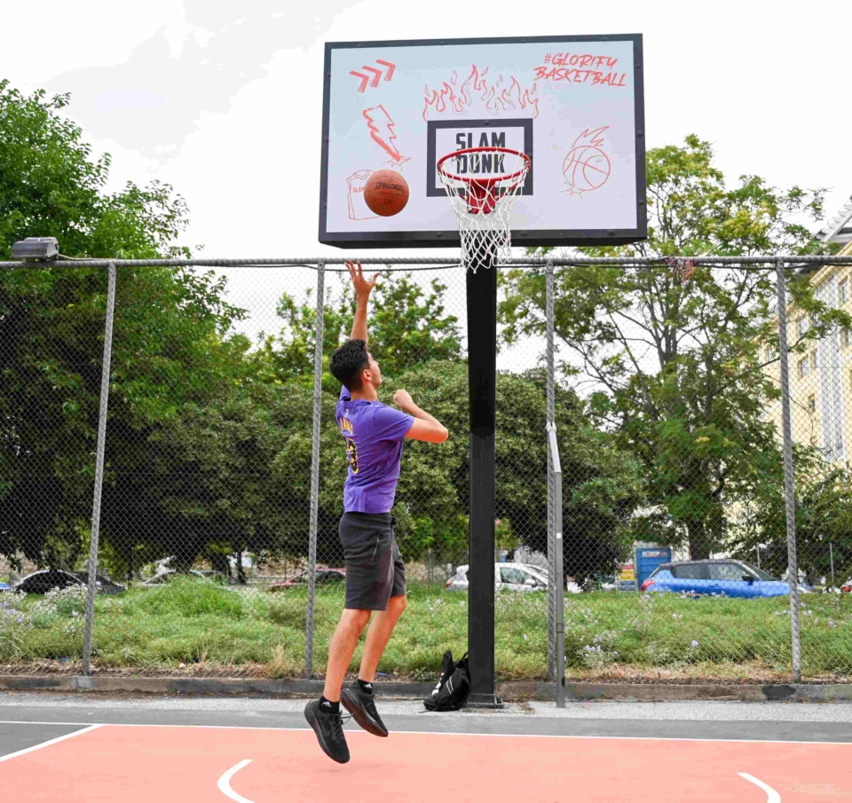 To SLAMDUNK ανακαινίζει γήπεδο μπάσκετ στη Θεσσαλονίκη