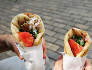 Η άνοδος του street food και η πρόκληση για την παραδοσιακή εστίαση