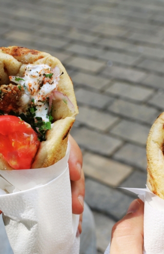 Η άνοδος του street food και η πρόκληση για την παραδοσιακή εστίαση