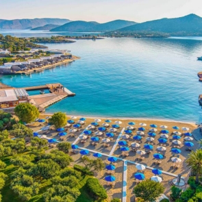 Πώς τρεις εμβληματικές επενδύσεις ανέβασαν τον πήχη της ελληνικής φιλοξενίας