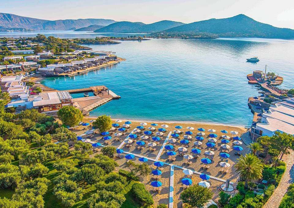 Πώς τρεις εμβληματικές επενδύσεις ανέβασαν τον πήχη της ελληνικής φιλοξενίας