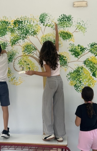 Η Terra Creta «βάφει» με αγάπη το Δημοτικό Σχολείο Κολυμβαρίου
