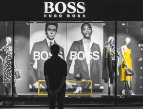 Hugo Boss Ελλάς: Αύξηση πωλήσεων το 2024, αλλά με κάμψη στην κερδοφορία