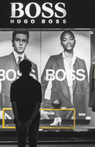Hugo Boss Ελλάς: Αύξηση πωλήσεων το 2024, αλλά με κάμψη στην κερδοφορία