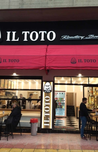 IL Toto: Ο «γάτος» που μεγάλωσε και θέλει να κατακτήσει νέες αγορές