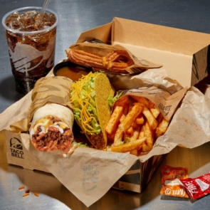 TACO BELL &#8211; ΕΓΚΑΙΝΙΑΖΕΙ ΤΟ ΠΡΩΤΟ ΚΑΤΑΣΤΗΜΑ ΣΤΟ ΧΑΛΑΝΔΡΙ