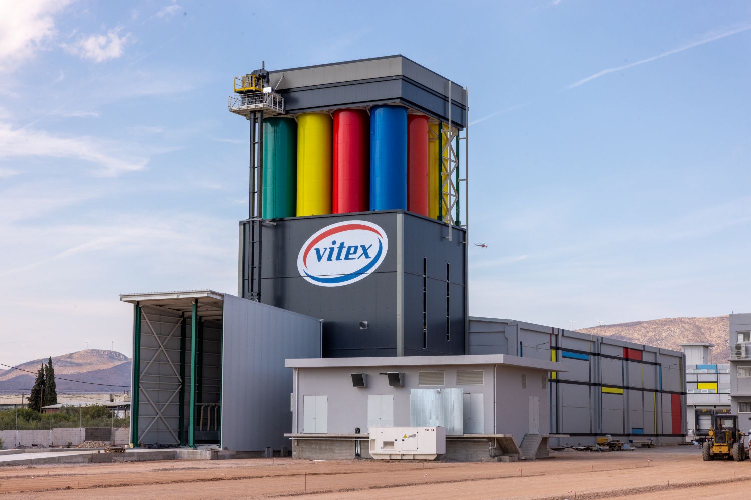 Η Vitex αλλάζει το τοπίο στην Οικοδομή με τον «Χρωμόπυργο» τη νέα υπερσύγχρονη μονάδα παραγωγής κονιαμάτων