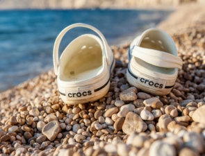 Crocs: Η απίστευτη επιτυχία των πιο άσχημων παπουτσιών του κόσμου
