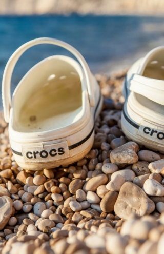 Crocs: Η απίστευτη επιτυχία των πιο άσχημων παπουτσιών του κόσμου