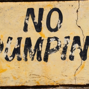 Cancel culture στη μόδα: όταν η πολυτέλεια περνά από το δικαστήριο της κοινωνίας