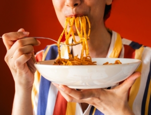 Πώς τα υπερεπεξεργασμένα τρόφιμα αλλάζουν τη δομή του ανθρώπινου προσώπου