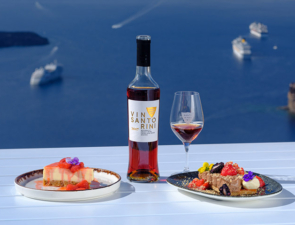 Santo Wines: Ο διεθνής πρεσβευτής της σαντορινιάς γης με διαδρομή από το 1911