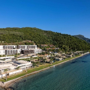 Οι Έλληνες ξενοδόχοι που μπαίνουν σφήνα στις μεγάλες πολυεθνικές