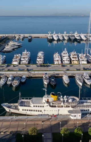 Μια λαμπερή βραδιά και ένας γιορτινός μήνας στη Μαρίνα Φλοίσβου