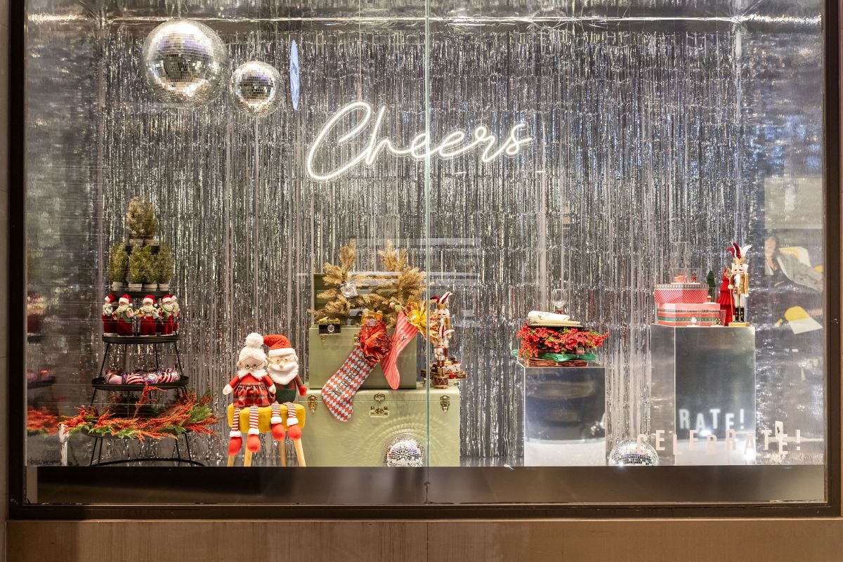 Party Christmas Vibes στα πολυκαταστήματα notos