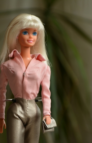 Η Barbie μετρά ζημιές και ελπίζει στα Χριστούγεννα