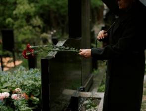 Η βιομηχανία του θανάτου και όταν δεν υπάρχει πια χώρος ούτε για να πεθάνεις