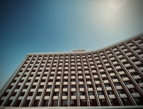 Από το ιστορικό Hilton Athens στη σημερινή επενδυτική «έκρηξη» του ομίλου