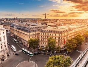 Αντιδράσεις στο Παρίσι για το πρώτο φυσικό κατάστημα της Shein