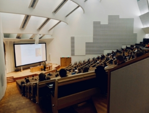 Η στροφή φοιτητών από τις ΗΠΑ προς την Ευρώπη και την Ασία και το τέλος της αμερικανικής εκπαιδευτικής υπεροχής