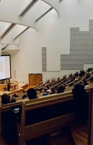 Η στροφή φοιτητών από τις ΗΠΑ προς την Ευρώπη και την Ασία και το τέλος της αμερικανικής εκπαιδευτικής υπεροχής