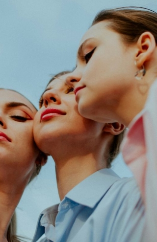 Το μισθολογικό χάσμα στην Ελλάδα: Οι γυναίκες εξακολουθούν να κερδίζουν λιγότερα από τους άνδρες